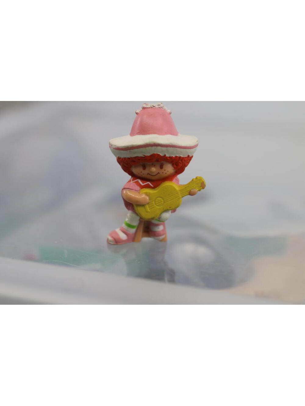 Strawberry Shortcake Strawberryland Miniature Cafe Ole with Guitar